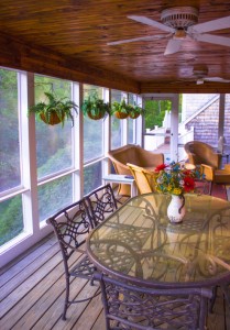 4 Benefits of a Screen Porch for Your Outdoor Space