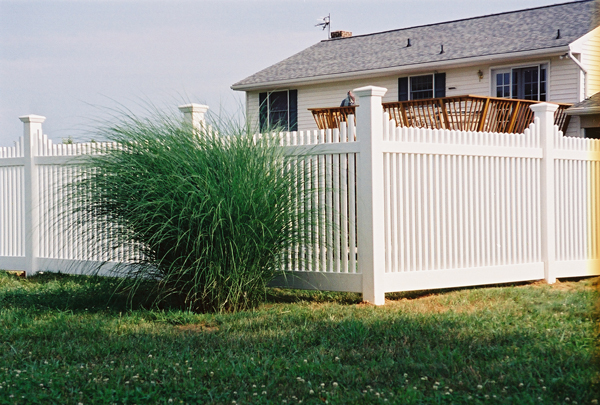Why We Love Vinyl Fences (And You Should Too!)