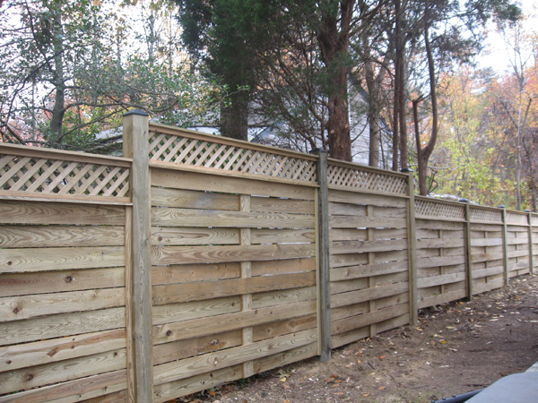 Horizontal Wood Plank Fences: An Emerging Style