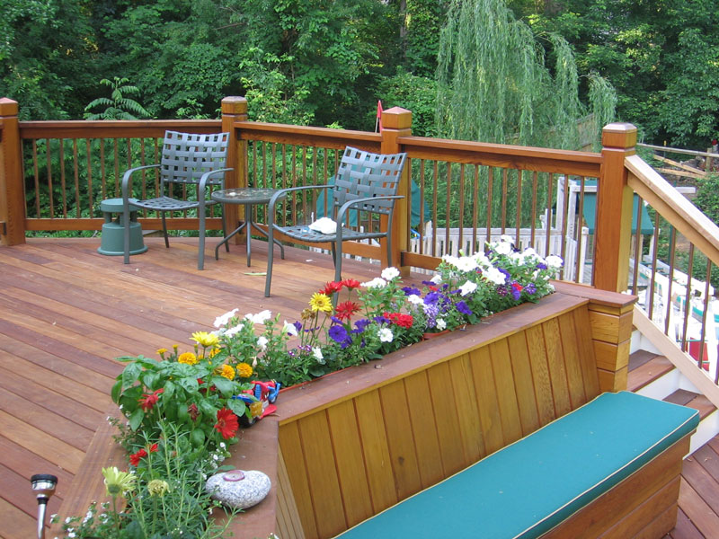 Built-In Deck Benches: Creative Ideas