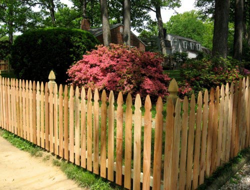 How to Maintain Your Wood Fence for Spring Weather