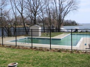 What Makes a Good Pool Fence?