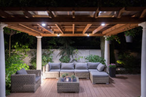 5 Different Ways to Decorate a Pergola