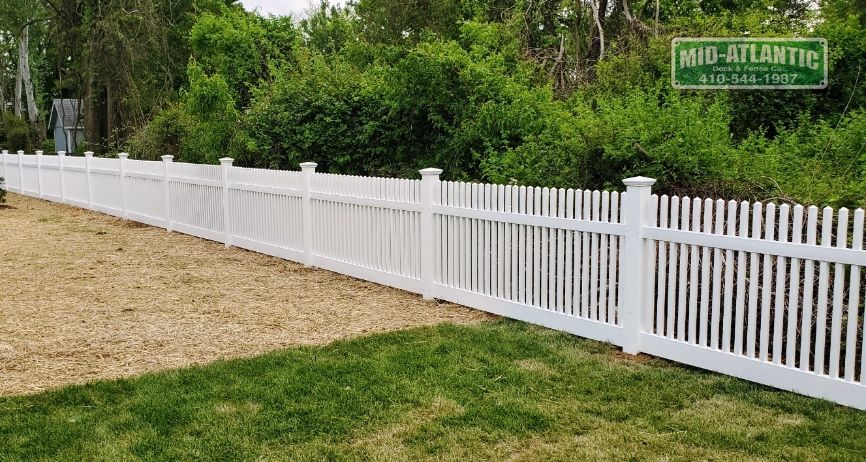 Our Annapolitan white vinyl picket fence. A classic style without the need for painting or staining. This is another great fence in Annapolis Maryland.