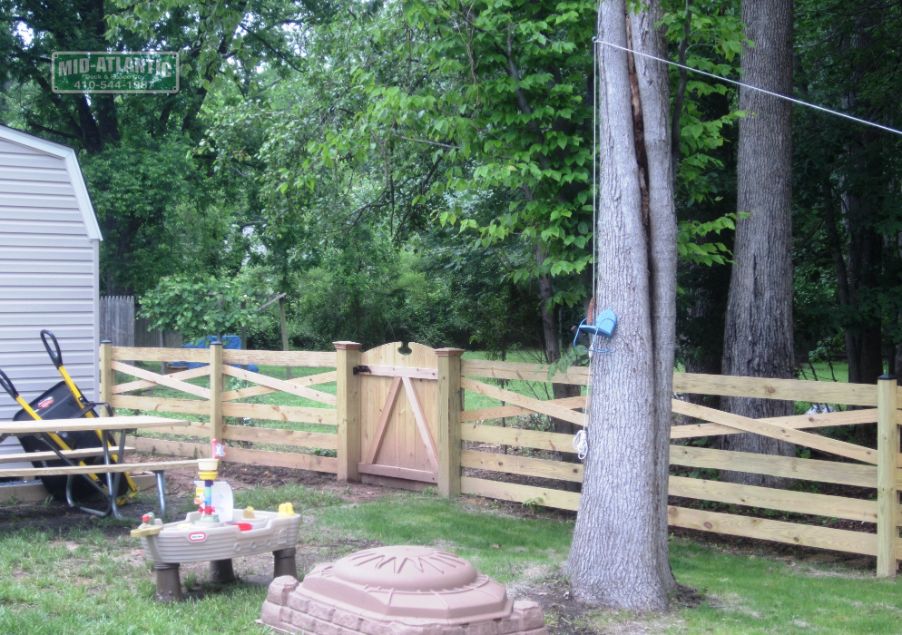 Estate style fences are a great choice for larger pet containment. This is our 6-rail estate and is in Davidsonville Maryland.