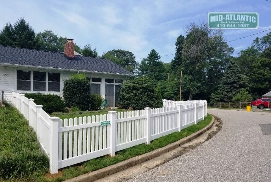 West Annapolis is where this Standard picket 2 white vinyl picket fence is located. It flowed smoothly around the corner of this home.