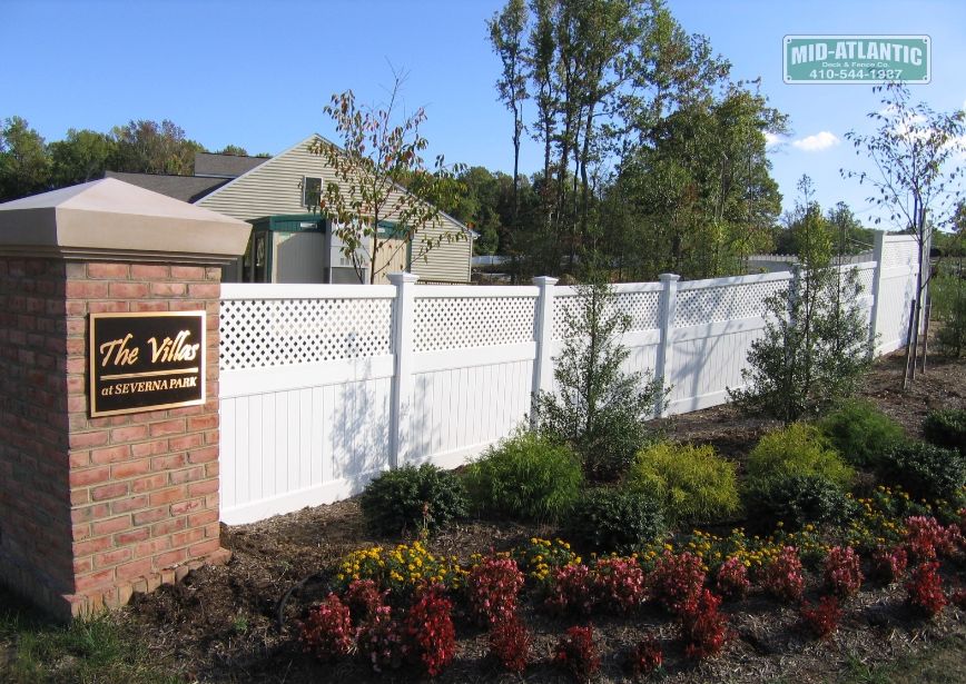 The Villas of Severna Park Maryland chose this beauty to go around the entire community. This is our Chartridge vinyl fence style with 2’ of privacy lattice on top.