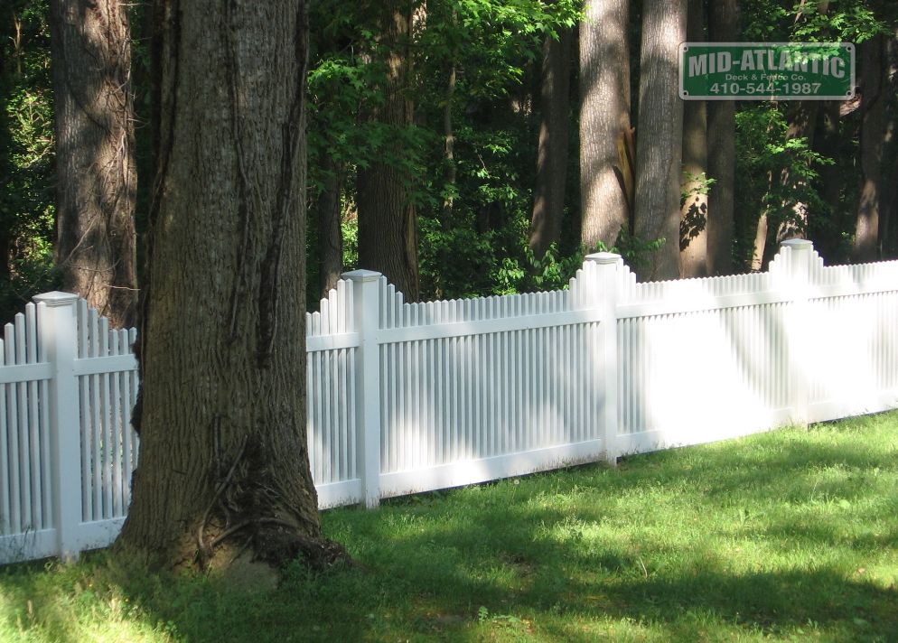 Loving this Williamsburg white vinyl picket style fence. Old world style with new world materials. Low maintenance and no painting how great is that. Congratulations Severna Park Maryland.