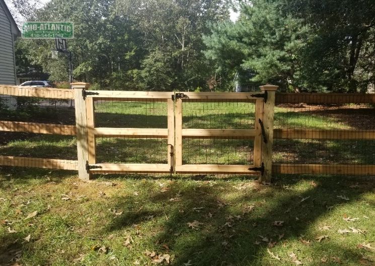 This customer in Annapolis Maryland needed a larger double drive wood gate so they could get vehicles in the back yard.